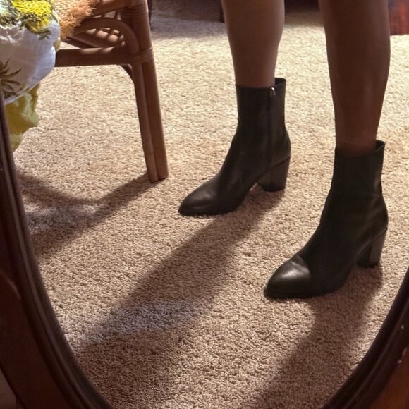 Black leather booties - Picture 1 of 2